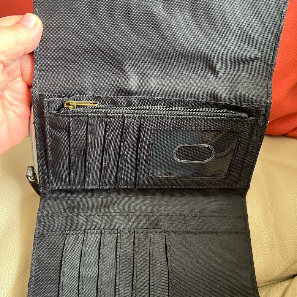 NWOT B.O.C. Wallet - Picture 2 of 5